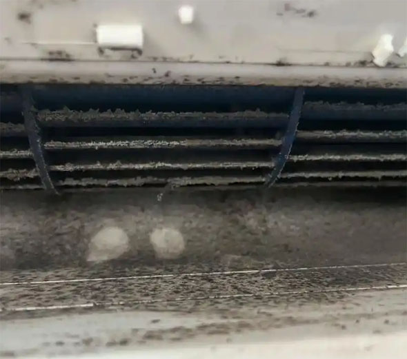 铁东空调吹的风有股烧焦味是怎么回事